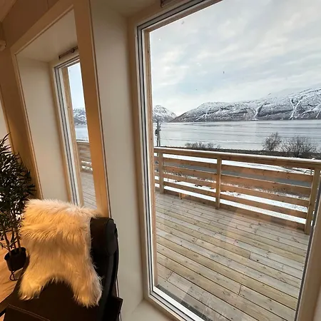 Feriehus Lyngenfjord Ski-to-sea